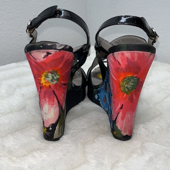 Valentino Black Patent & Floral Print Wedge Slingback Sandals Sz. 39.5/ 9. EUC - Picture 4 of 16